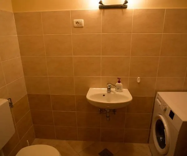 شقة Tunia سترونجان